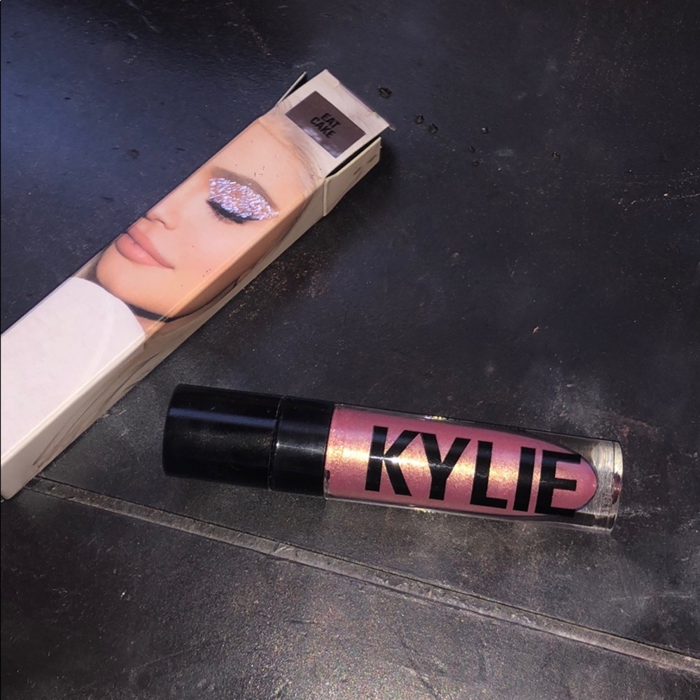 Eat Cake Kylie Glitter Shadow
